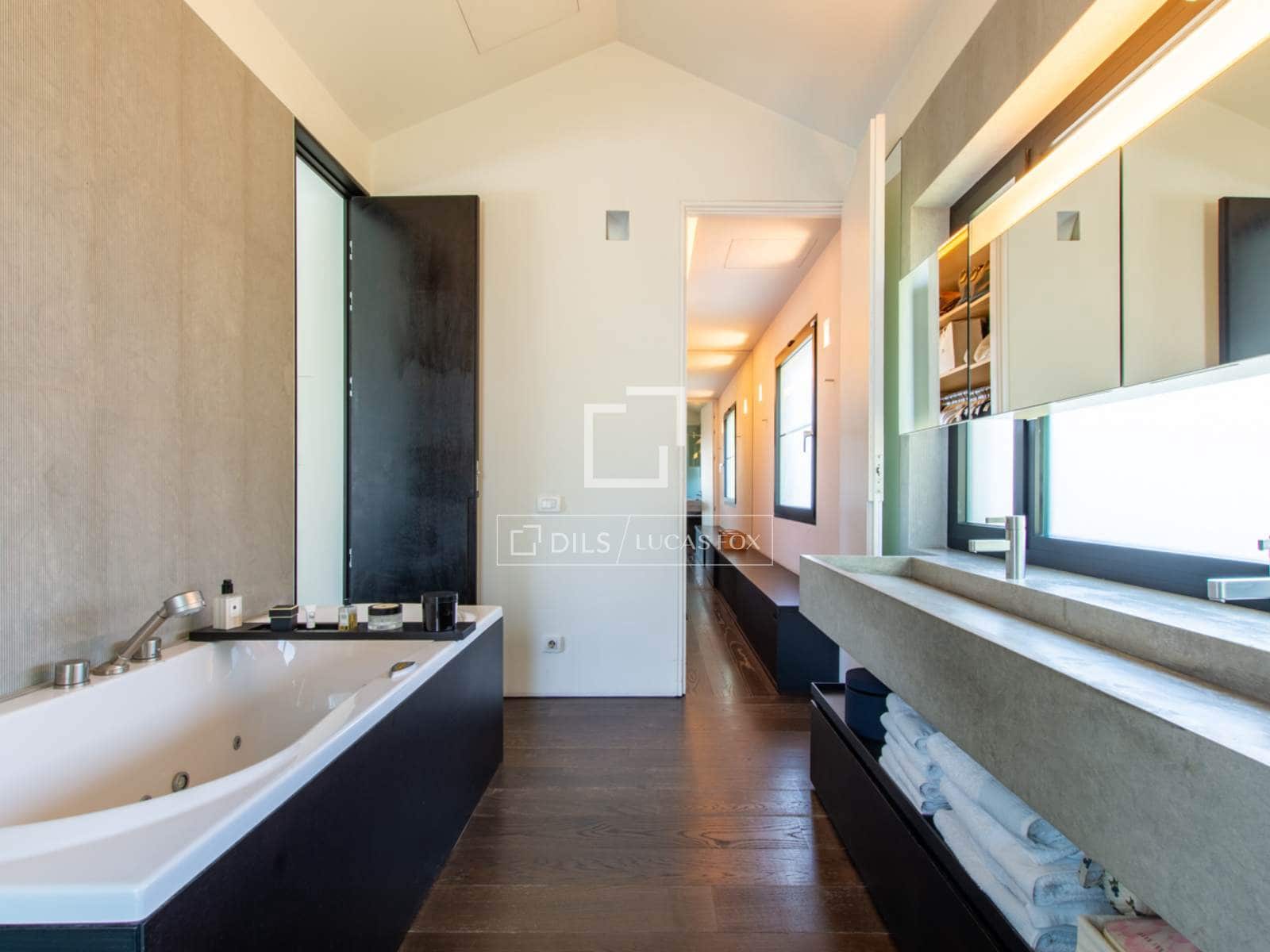 4 bedroom Villa for sale in Pozuelo de Alarcon with pool garage - € 2,450,000 (Ref: 9524778)