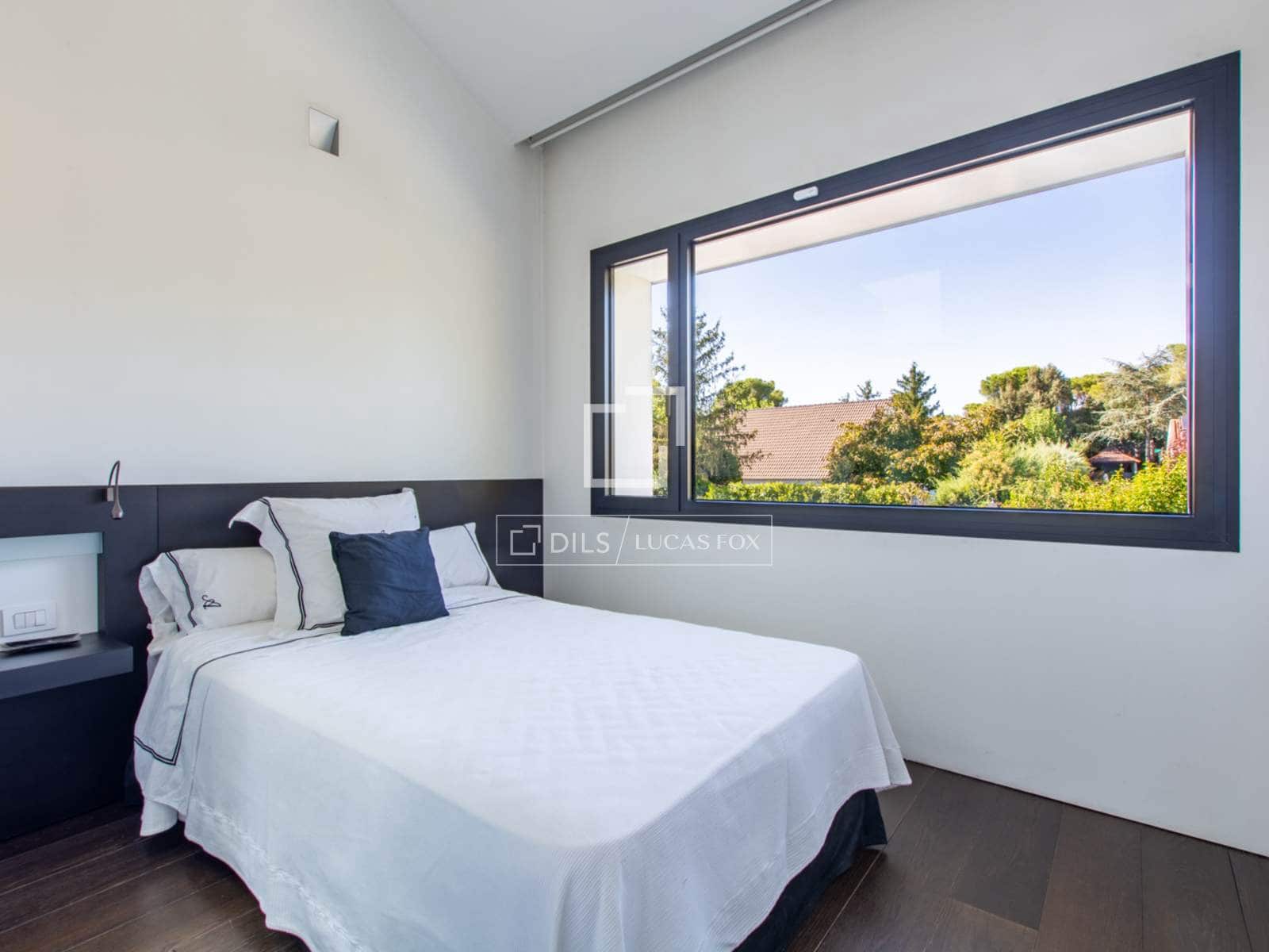 4 bedroom Villa for sale in Pozuelo de Alarcon with pool garage - € 2,450,000 (Ref: 9524778)