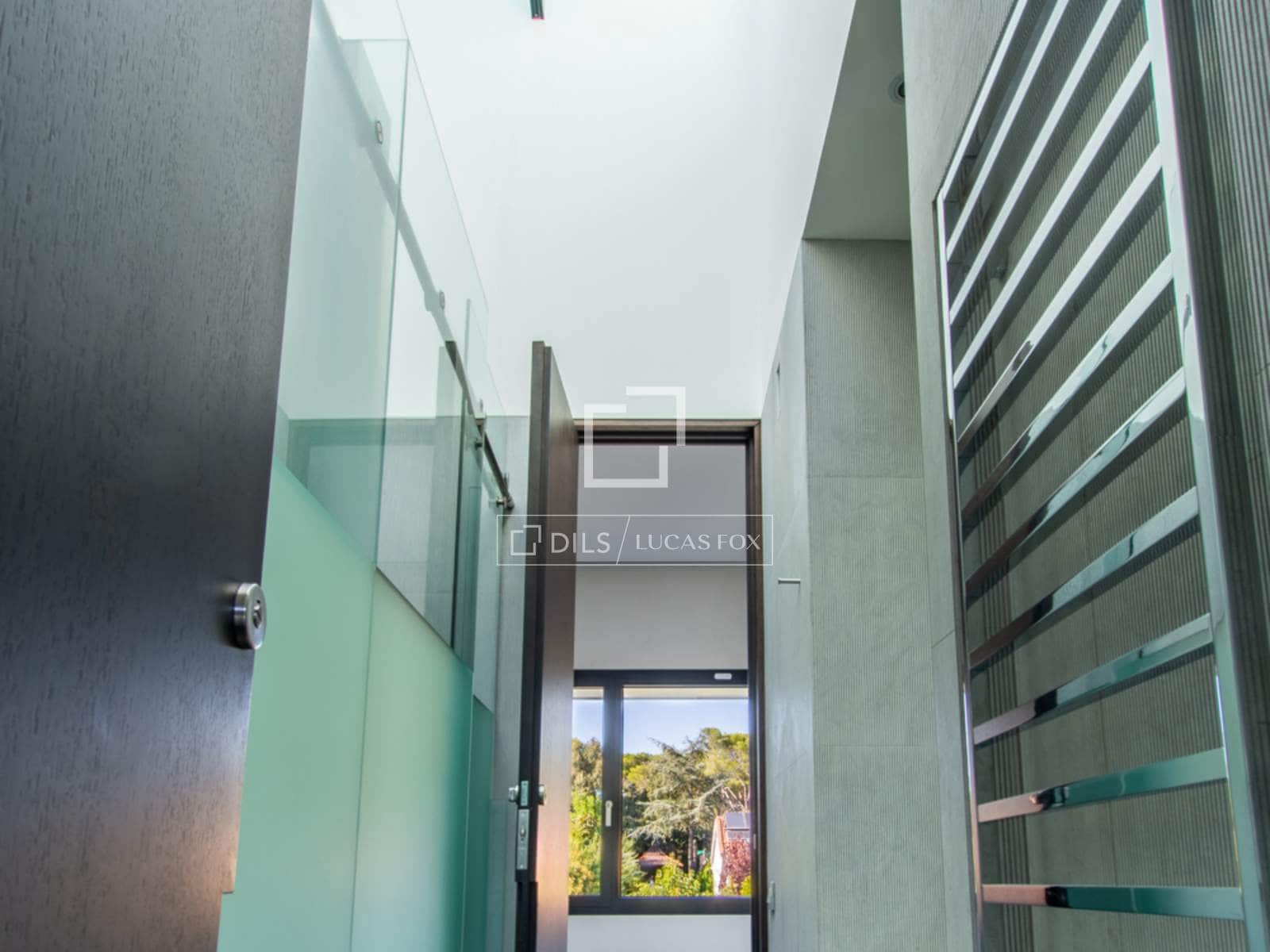 4 bedroom Villa for sale in Pozuelo de Alarcon with pool garage - € 2,450,000 (Ref: 9524778)