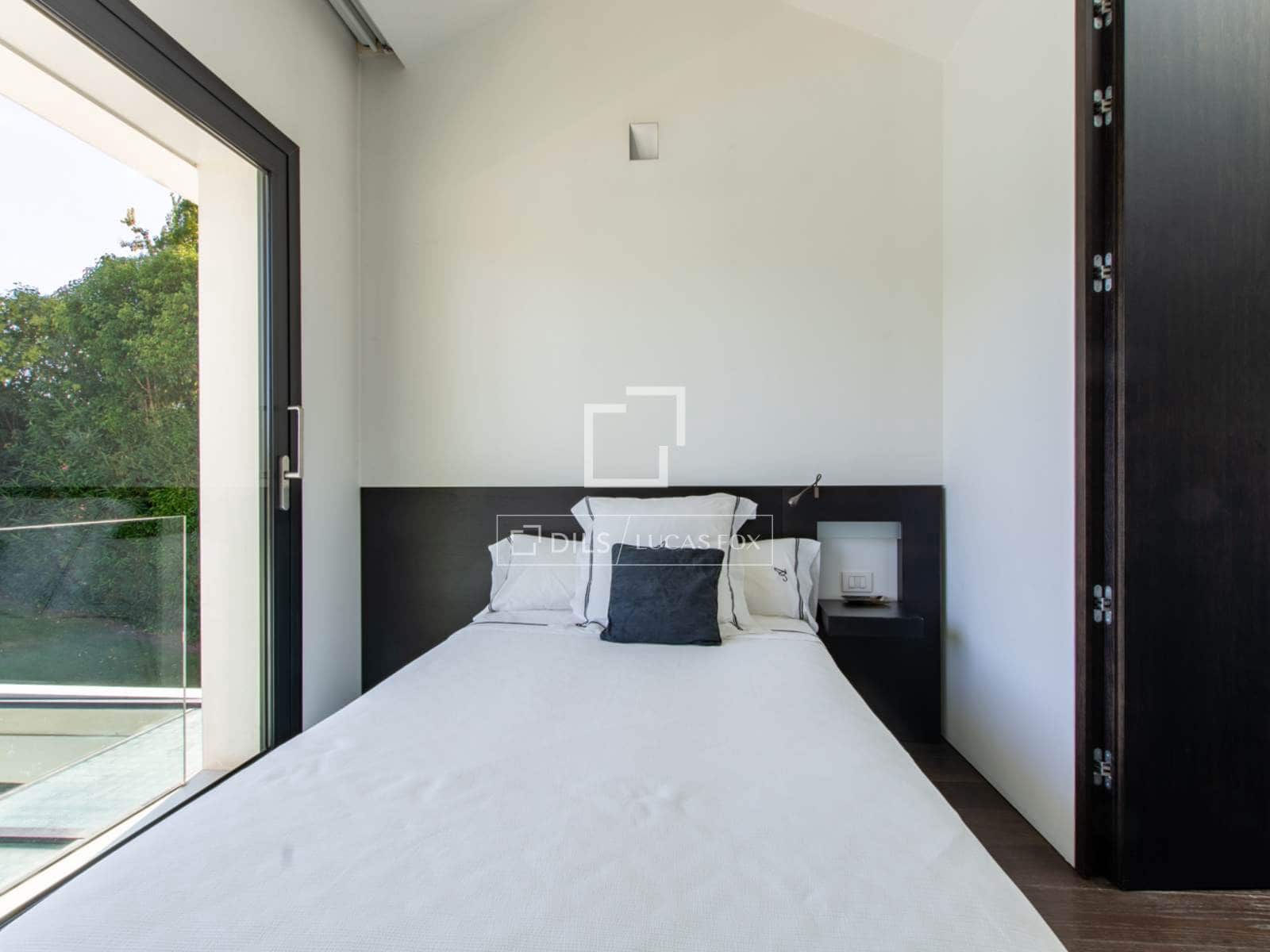 4 bedroom Villa for sale in Pozuelo de Alarcon with pool garage - € 2,450,000 (Ref: 9524778)