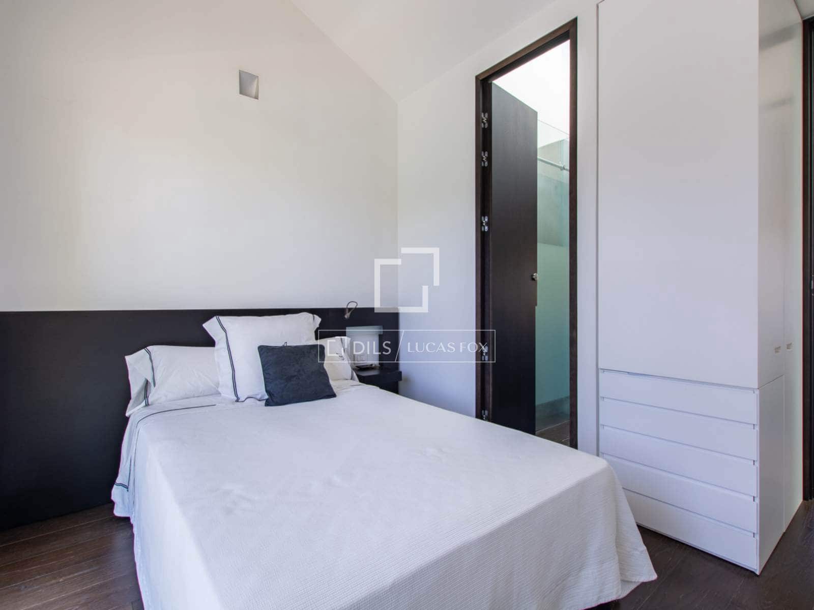 4 bedroom Villa for sale in Pozuelo de Alarcon with pool garage - € 2,450,000 (Ref: 9524778)