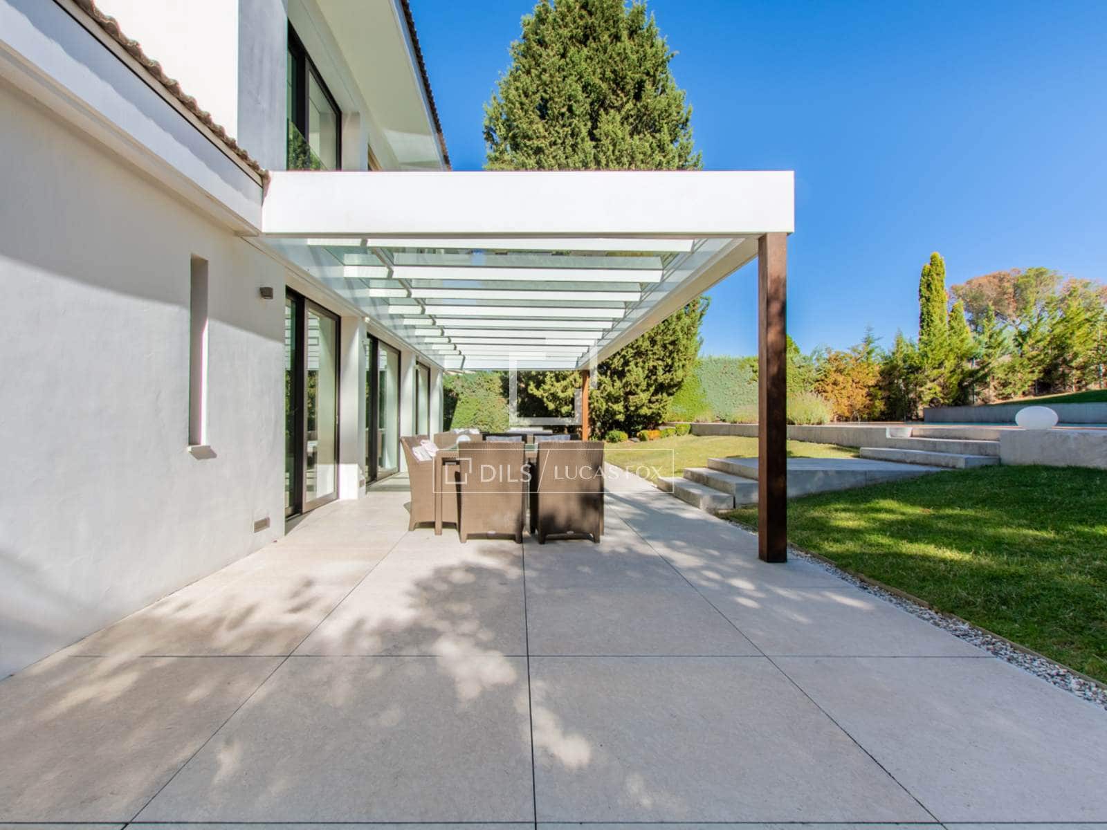 4 bedroom Villa for sale in Pozuelo de Alarcon with pool garage - € 2,450,000 (Ref: 9524778)