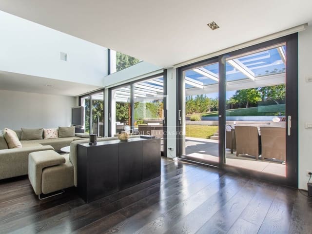 4 bedroom Villa for sale in Pozuelo de Alarcón with pool garage - € 2,450,000 (Ref: 9524778)