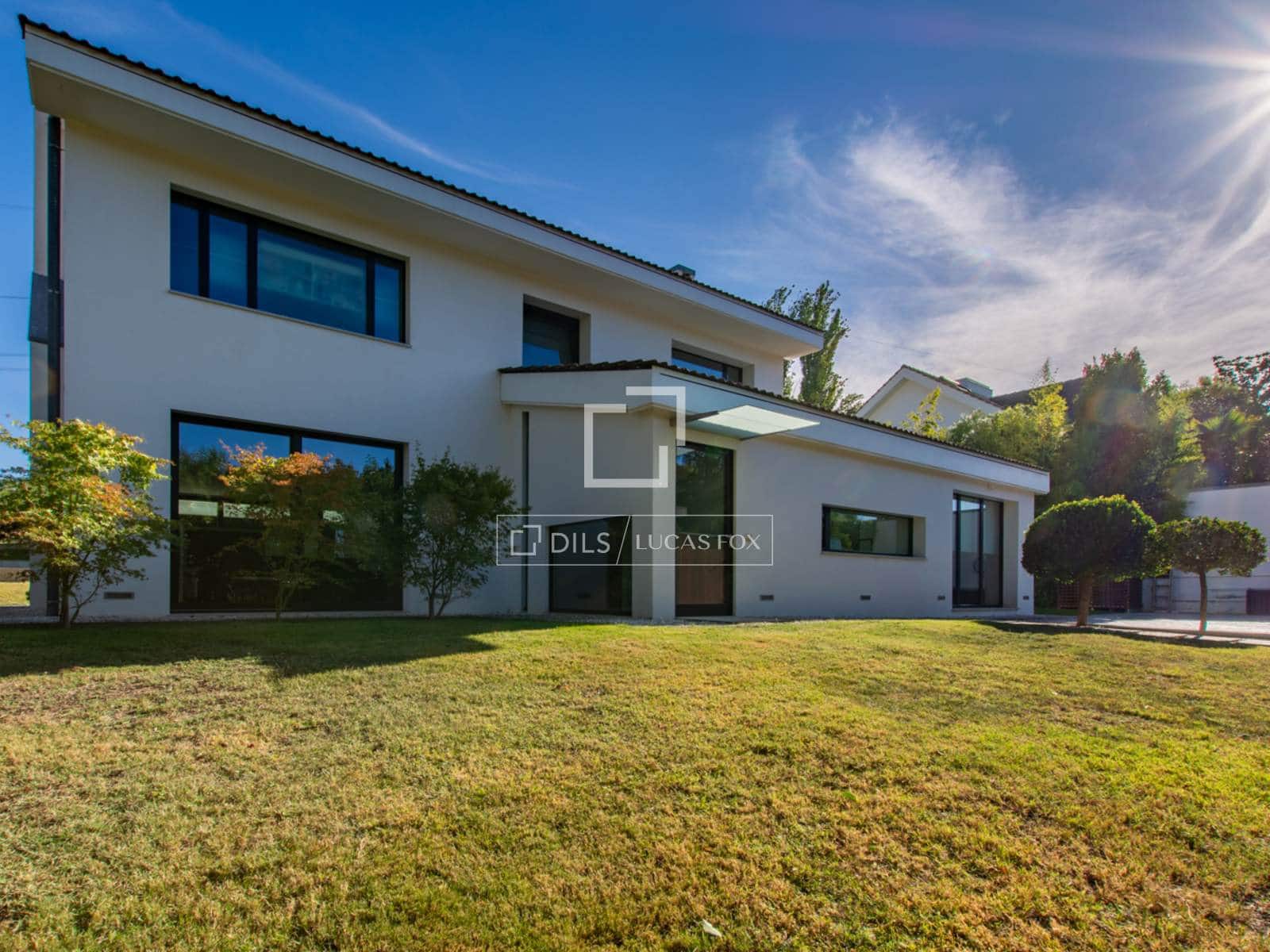 4 bedroom Villa for sale in Pozuelo de Alarcon with pool garage - € 2,450,000 (Ref: 9524778)