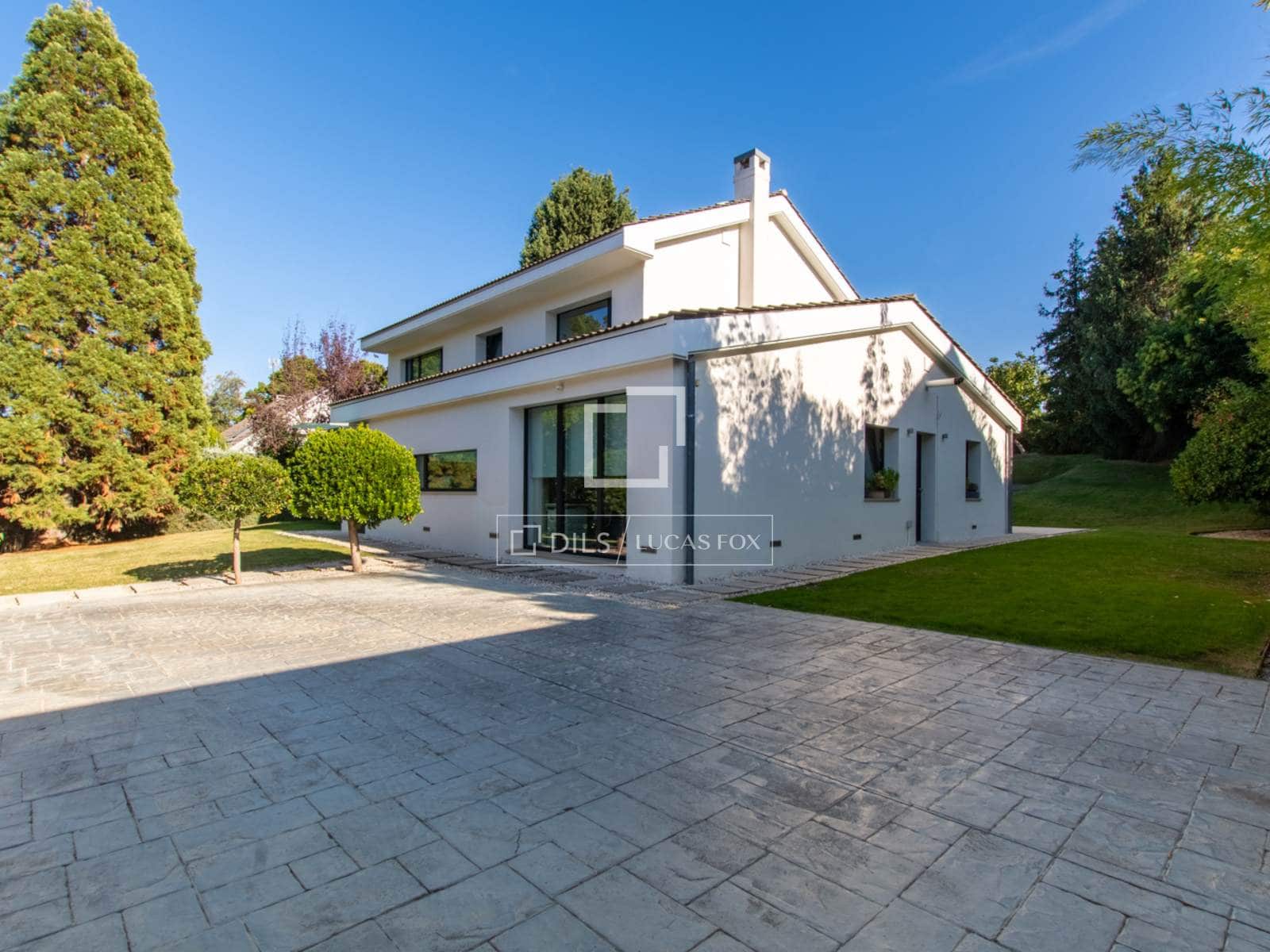 4 bedroom Villa for sale in Pozuelo de Alarcon with pool garage - € 2,450,000 (Ref: 9524778)