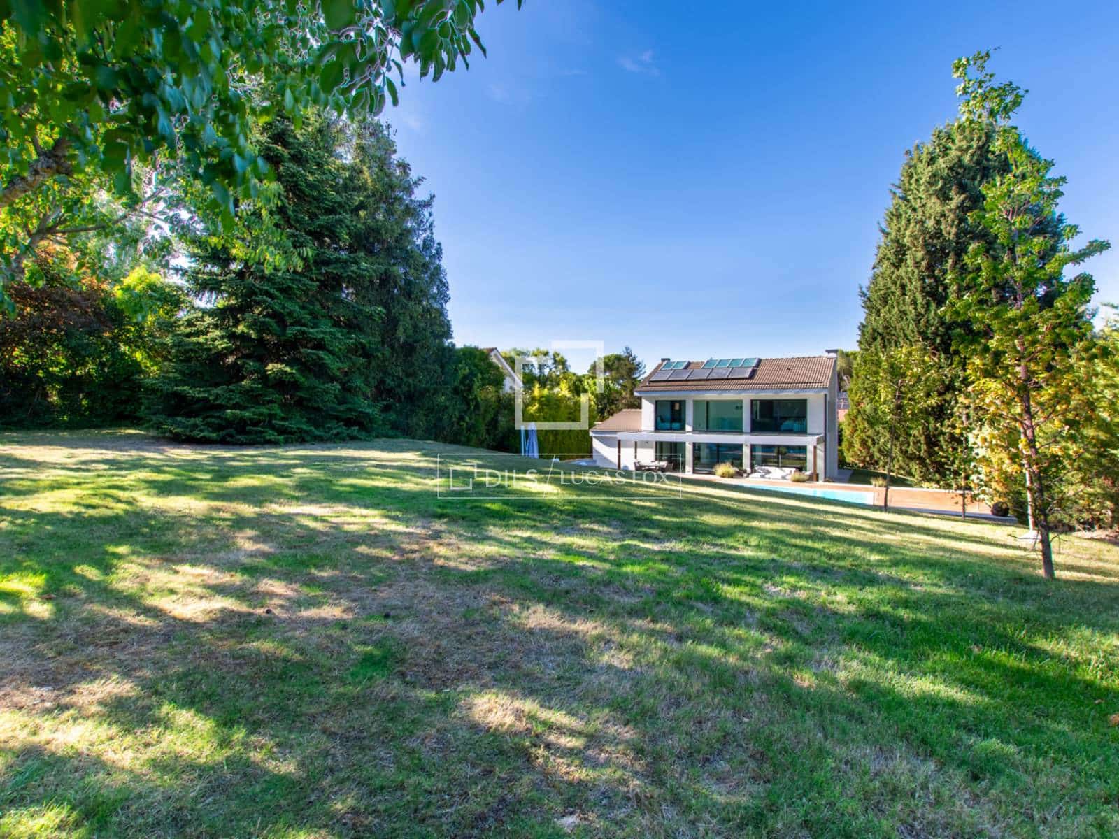 4 bedroom Villa for sale in Pozuelo de Alarcon with pool garage - € 2,450,000 (Ref: 9524778)