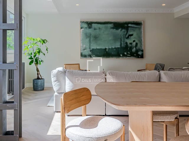 3 sovrum Lägenhet till salu i Rios Rosas, Madrid stad med garage - 1 675 000 € (Ref: 9524779)