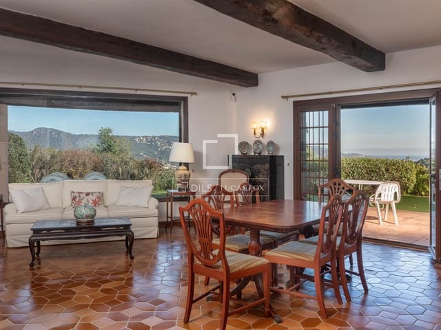 Chalet de 5 habitaciones en Santa Cristina d'Aro en venta con piscina garaje - 1.070.000 € (Ref: 9528041)