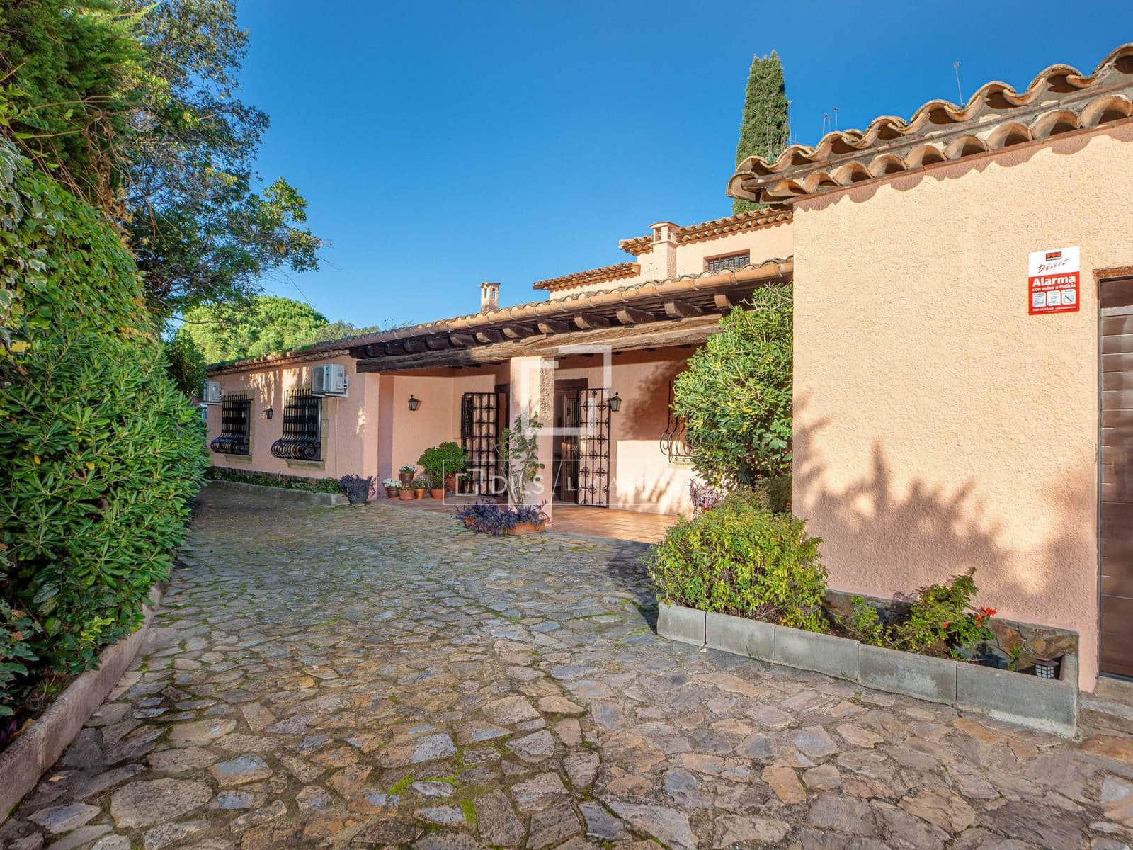 Chalet de 5 habitaciones en Santa Cristina d'Aro en venta con piscina garaje - 1.070.000 € (Ref: 9528041)