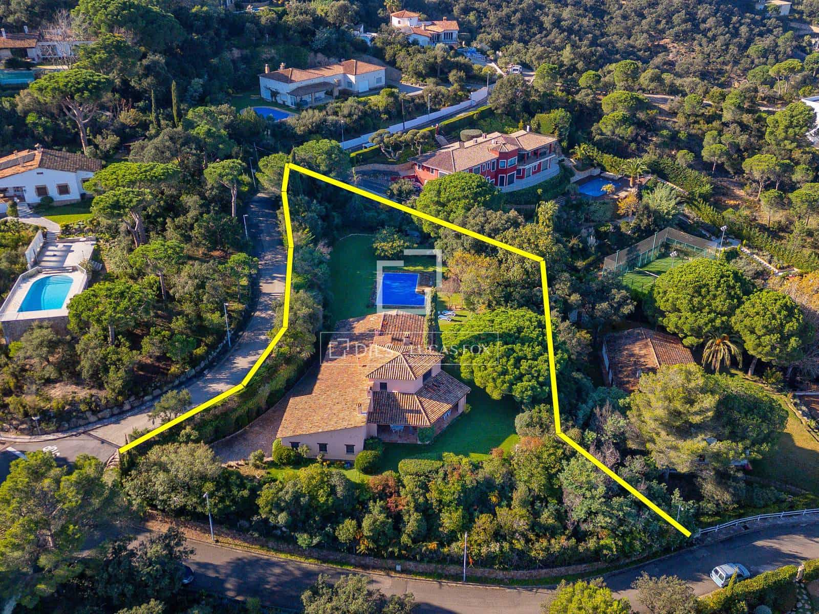 Chalet de 5 habitaciones en Santa Cristina d'Aro en venta con piscina garaje - 1.070.000 € (Ref: 9528041)