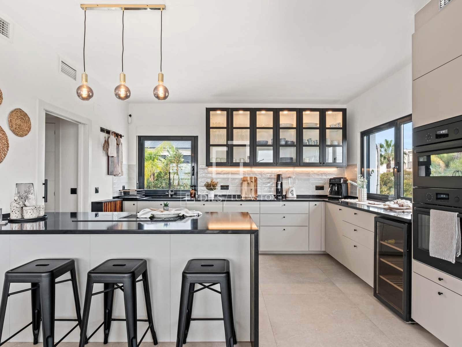 7 slaapkamer Villa te koop in Alicante stad met zwembad garage - € 2.900.000 (Ref: 9529117)