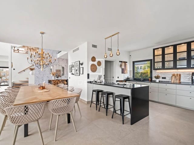 7 slaapkamer Villa te koop in Alicante stad met zwembad garage - € 2.900.000 (Ref: 9529117)