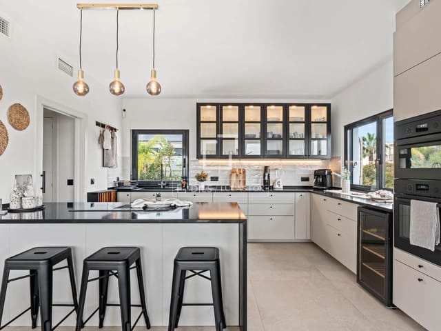 7 slaapkamer Villa te koop in Alicante stad met zwembad garage - € 2.900.000 (Ref: 9529117)