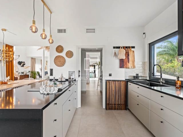 7 slaapkamer Villa te koop in Alicante stad met zwembad garage - € 2.900.000 (Ref: 9529117)