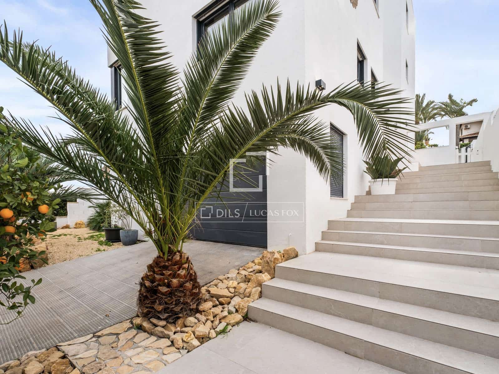 7 slaapkamer Villa te koop in Alicante stad met zwembad garage - € 2.900.000 (Ref: 9529117)
