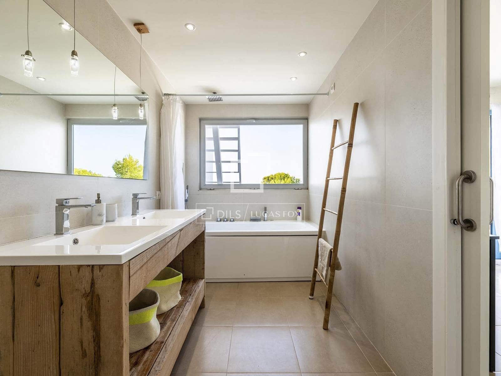 3 soverom Villa til salgs i Cala Moli med svømmebasseng garasje - € 1 150 000 (Ref: 9532616)