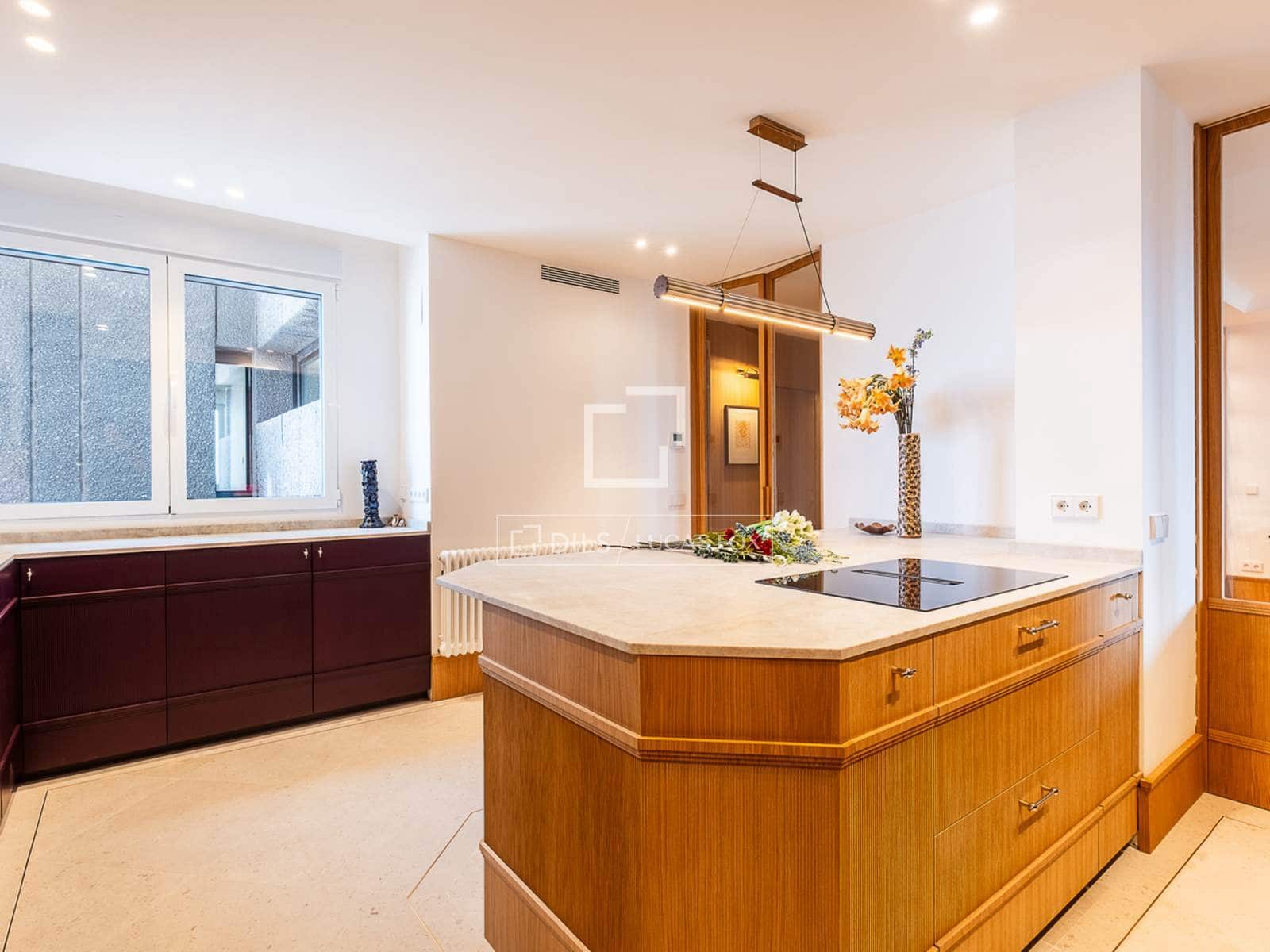 2 slaapkamer Appartement te koop in Madrid stad met garage - € 4.000.000 (Ref: 9532618)