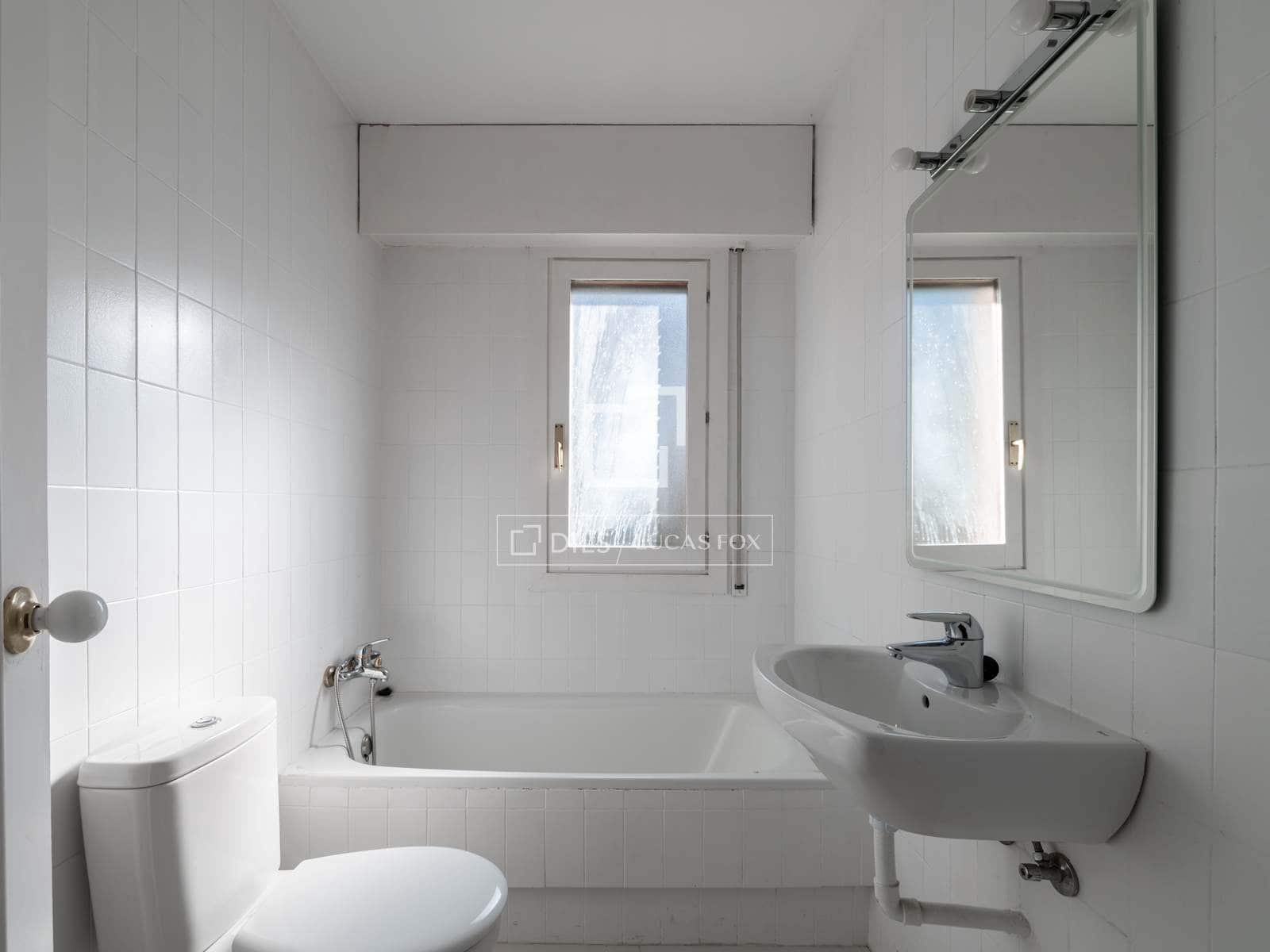 2 bedroom Apartment for sale in Alcobendas with pool - € 850,000 (Ref: 9539032)