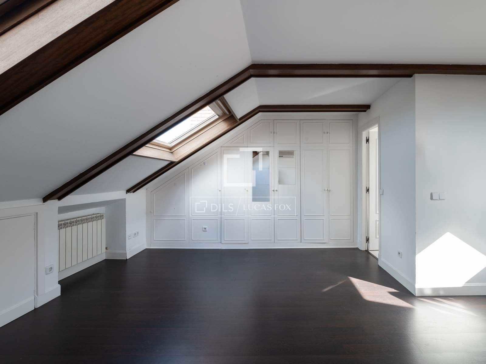 2 bedroom Apartment for sale in Alcobendas with pool - € 850,000 (Ref: 9539032)