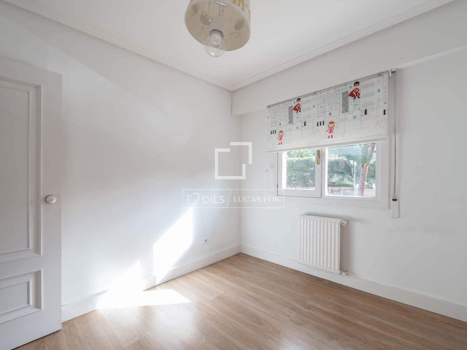 2 bedroom Apartment for sale in Alcobendas with pool - € 850,000 (Ref: 9539032)