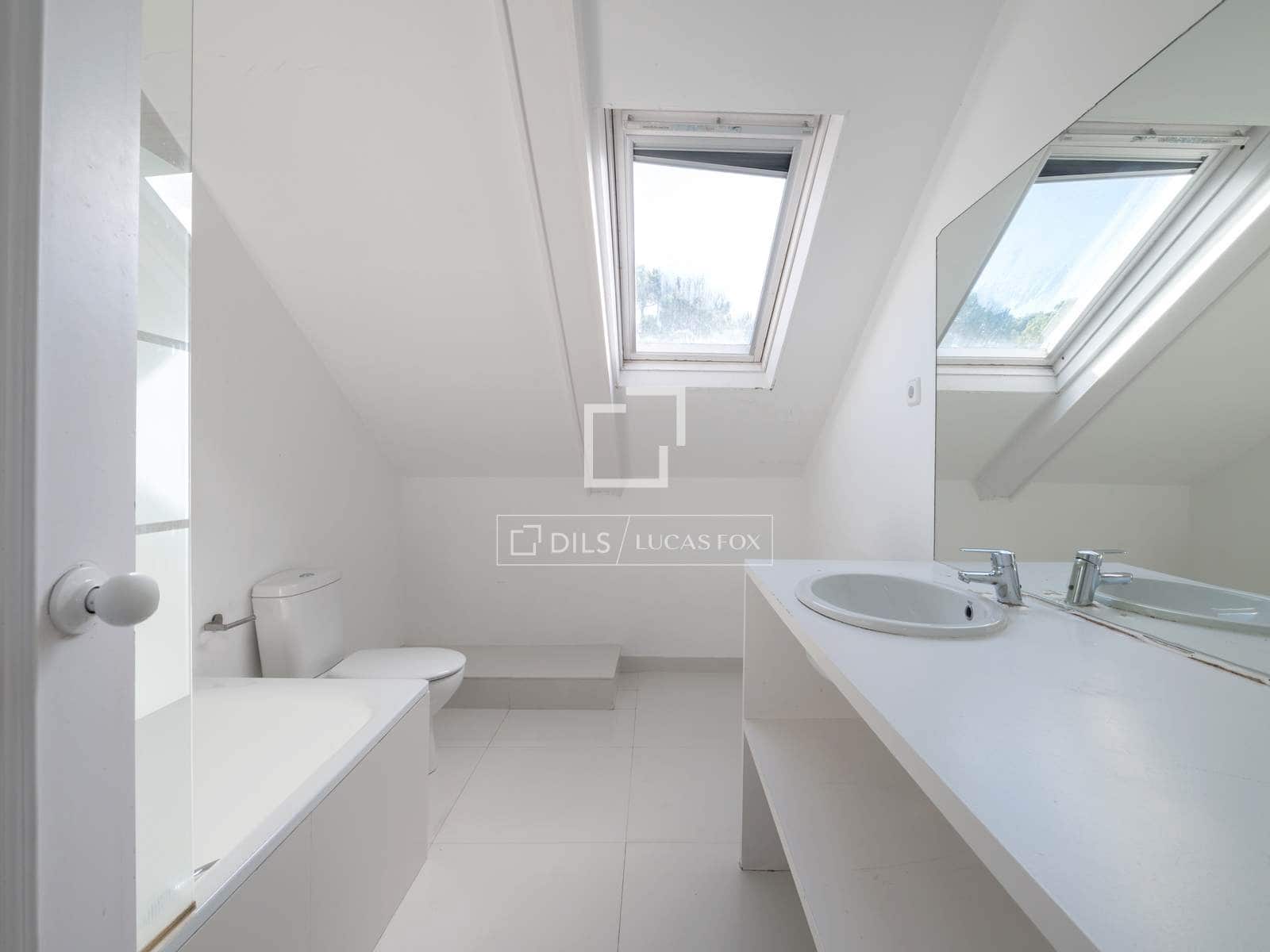 2 bedroom Apartment for sale in Alcobendas with pool - € 850,000 (Ref: 9539032)