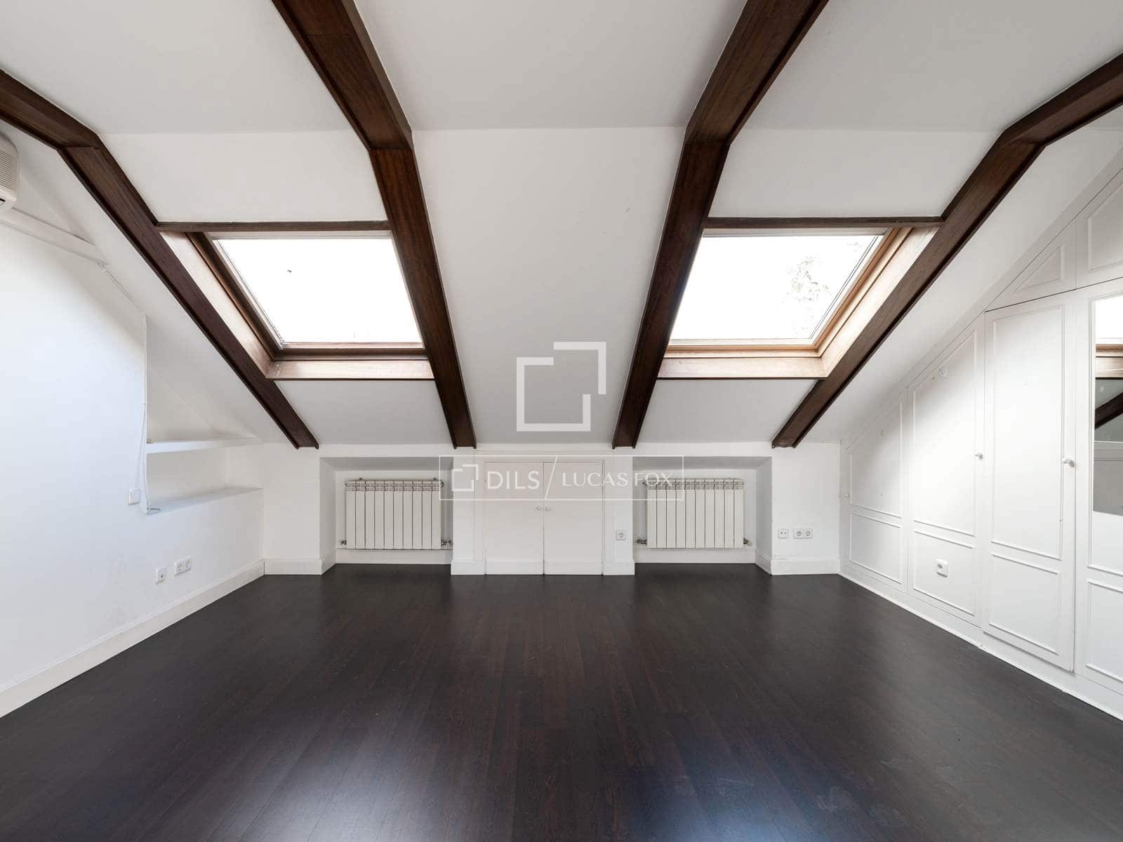 2 bedroom Apartment for sale in Alcobendas with pool - € 850,000 (Ref: 9539032)