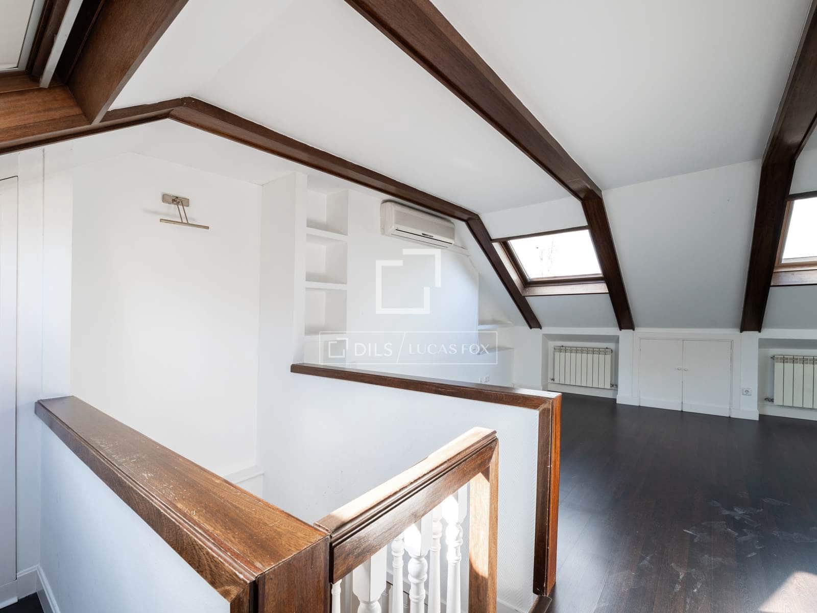 2 bedroom Apartment for sale in Alcobendas with pool - € 850,000 (Ref: 9539032)