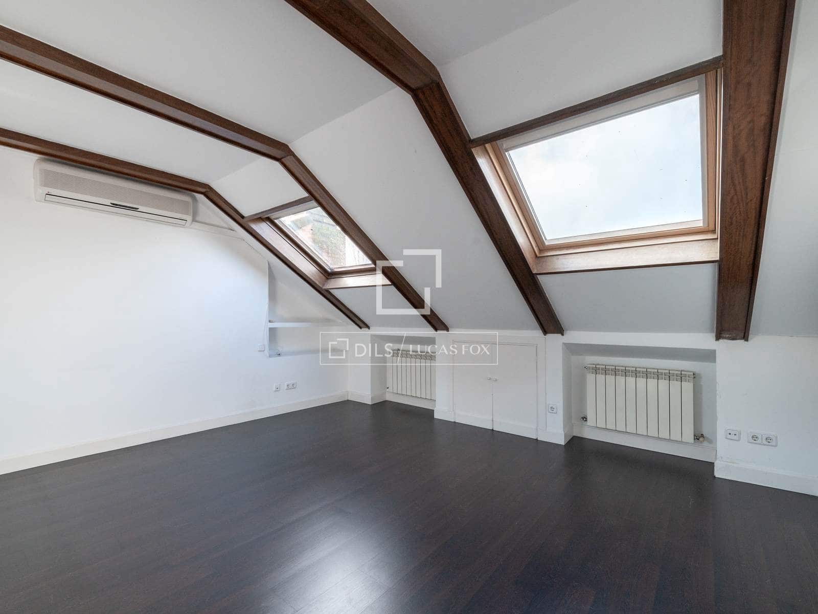 2 bedroom Apartment for sale in Alcobendas with pool - € 850,000 (Ref: 9539032)