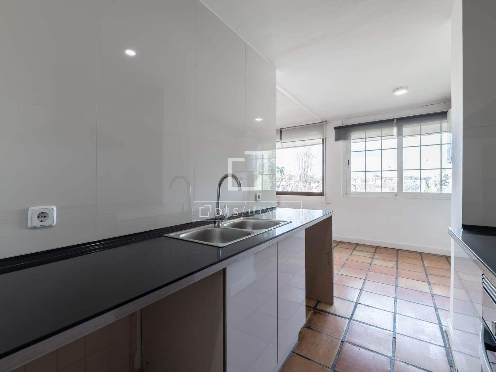 2 bedroom Apartment for sale in Alcobendas with pool - € 850,000 (Ref: 9539032)