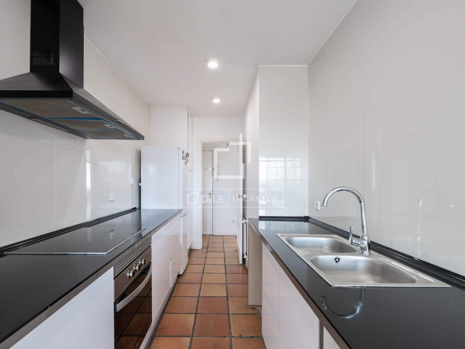 2 bedroom Apartment for sale in Alcobendas with pool - € 850,000 (Ref: 9539032)