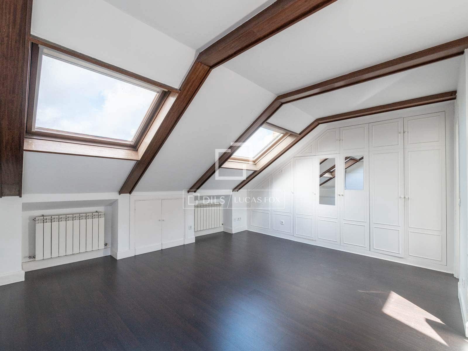 2 bedroom Apartment for sale in Alcobendas with pool - € 850,000 (Ref: 9539032)