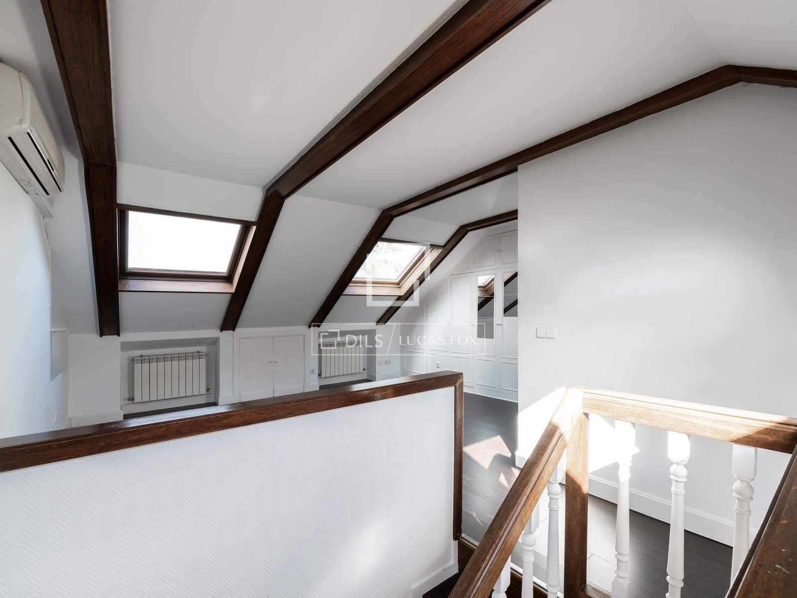 2 bedroom Apartment for sale in Alcobendas with pool - € 850,000 (Ref: 9539032)