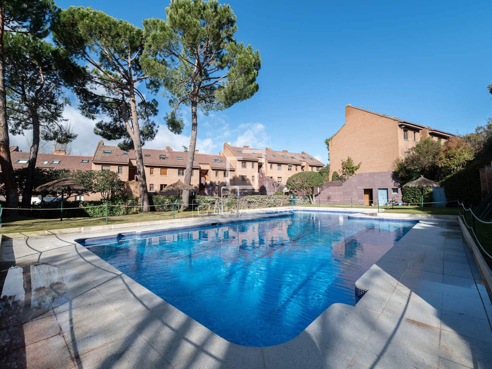 2 bedroom Apartment for sale in Alcobendas with pool - € 850,000 (Ref: 9539032)