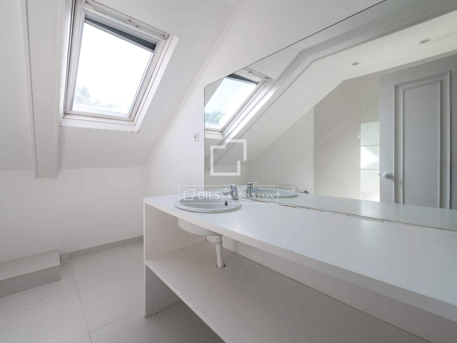 2 bedroom Apartment for sale in Alcobendas with pool - € 850,000 (Ref: 9539032)