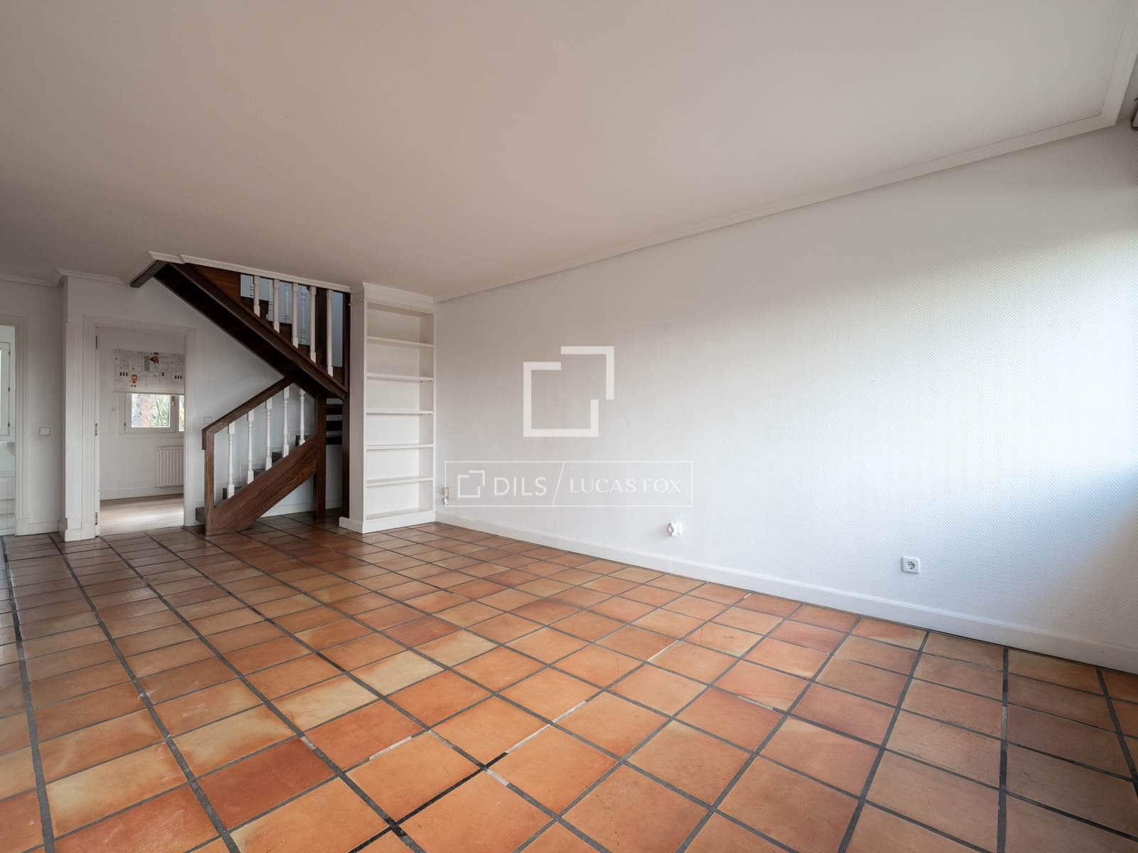 2 bedroom Apartment for sale in Alcobendas with pool - € 850,000 (Ref: 9539032)