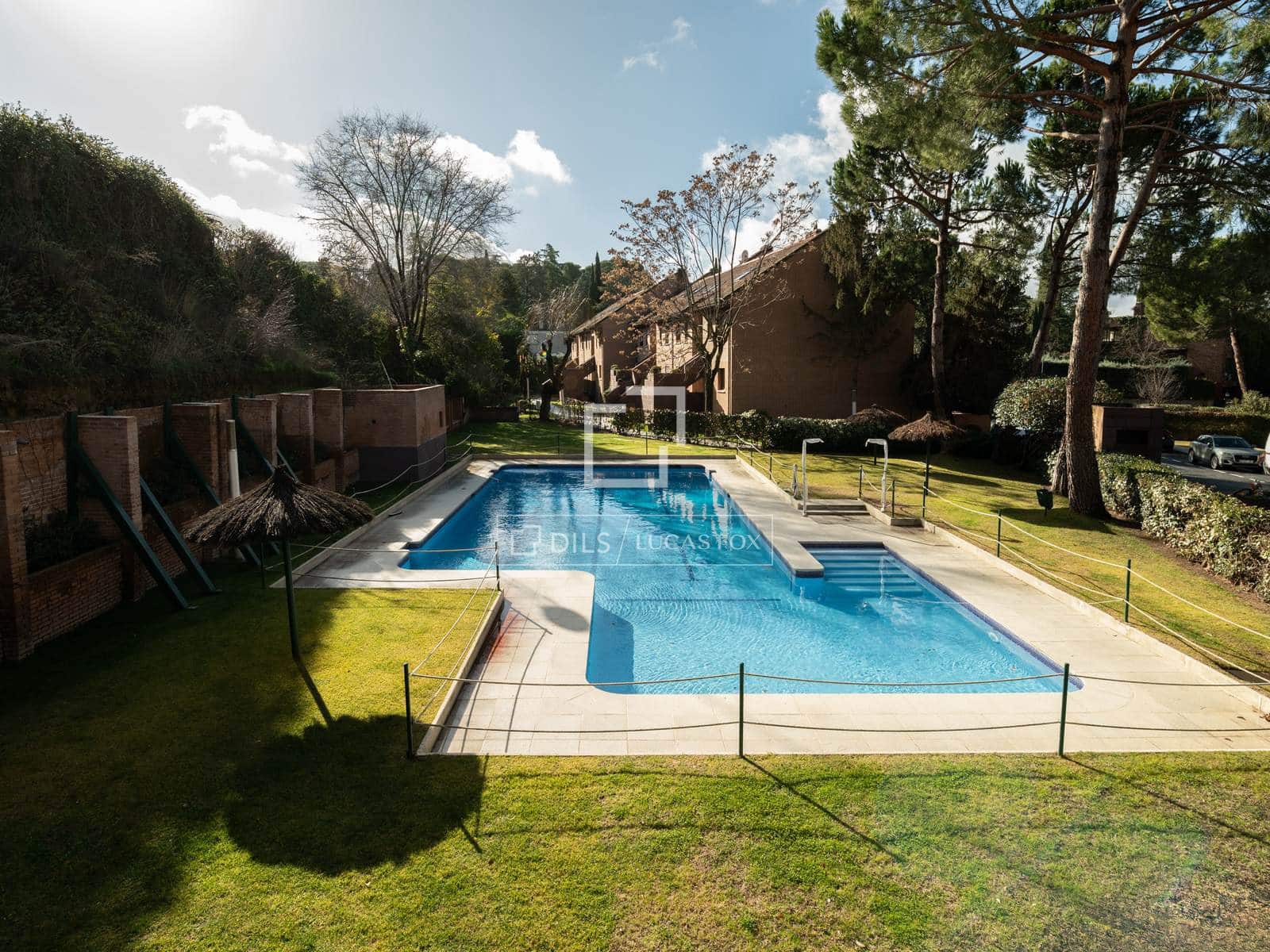 2 bedroom Apartment for sale in Alcobendas with pool - € 850,000 (Ref: 9539032)