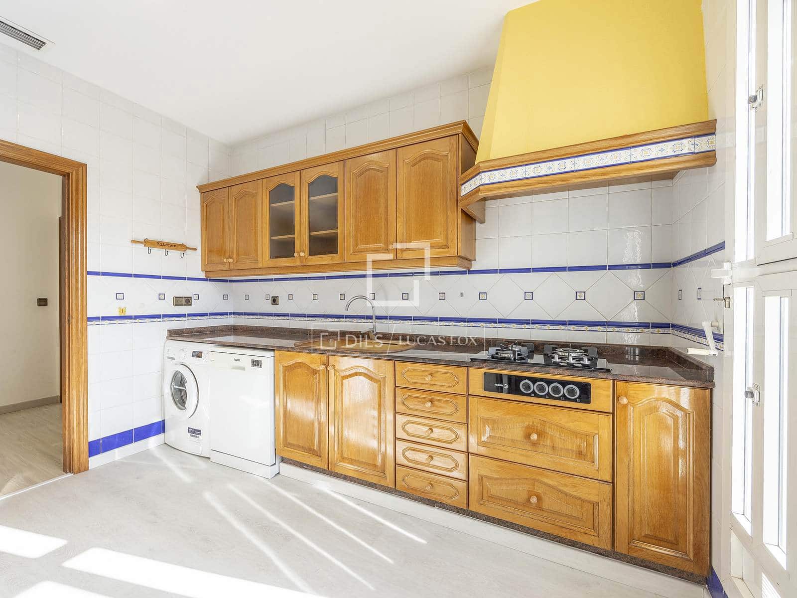 Penthouse de 2 chambres à louer à Valence ville - 3 500 € (Ref: 9539735)