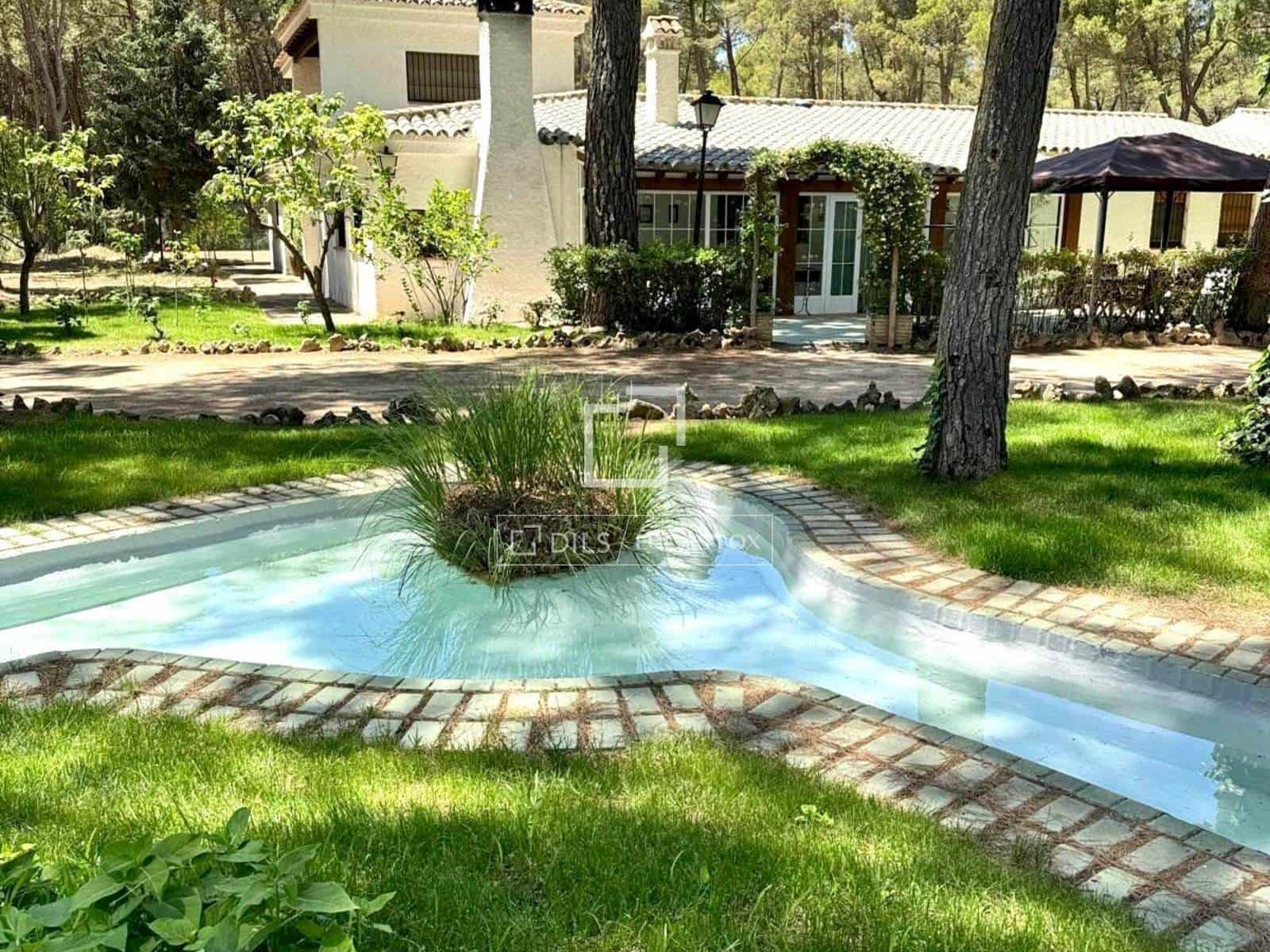 6 soveværelse Villa til salg i Albacete by med swimmingpool - € 730.000 (Ref: 9542470)