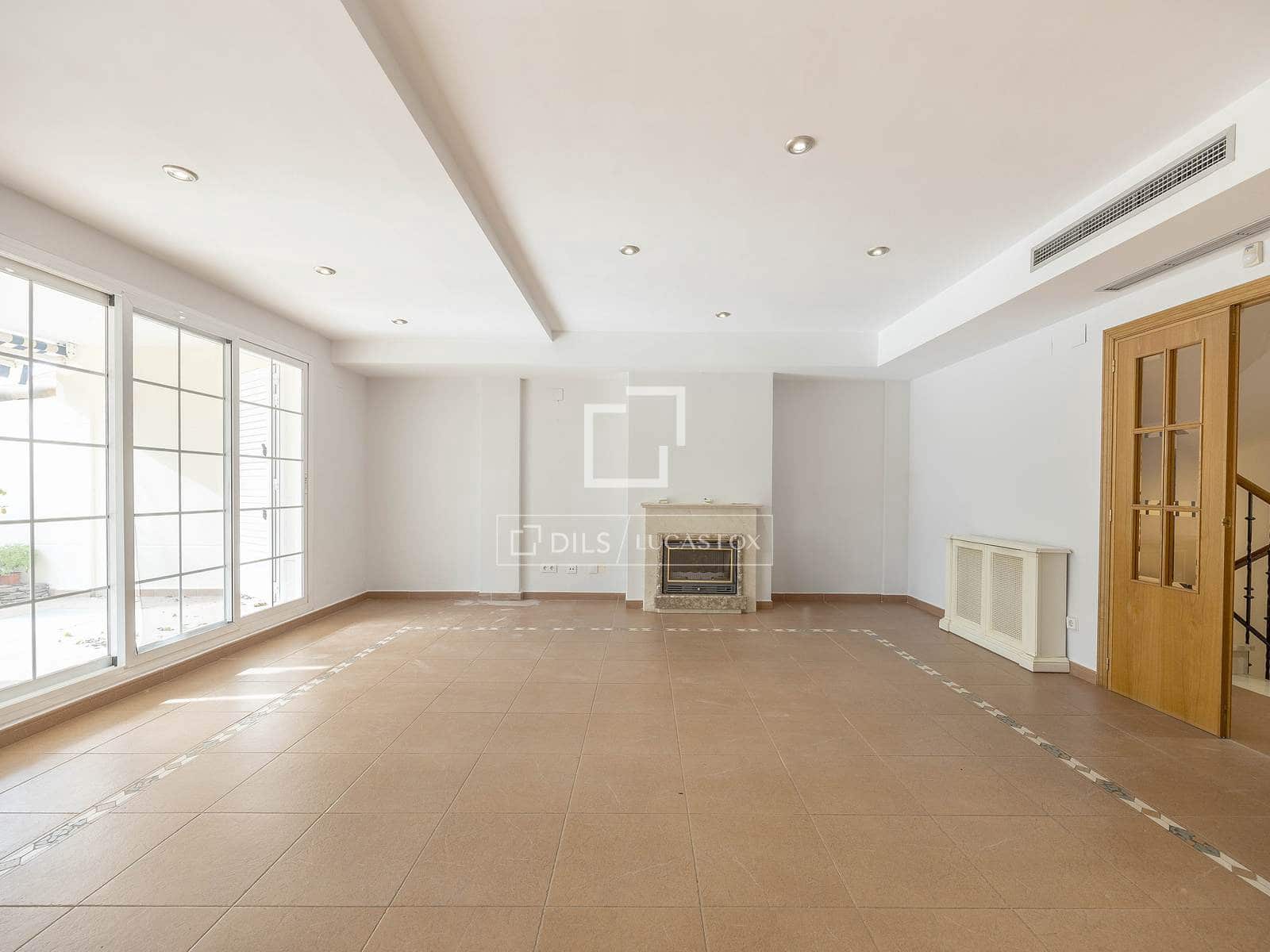 5 bedroom Villa for rent in Betera with pool garage - € 2,800 (Ref: 9543976)