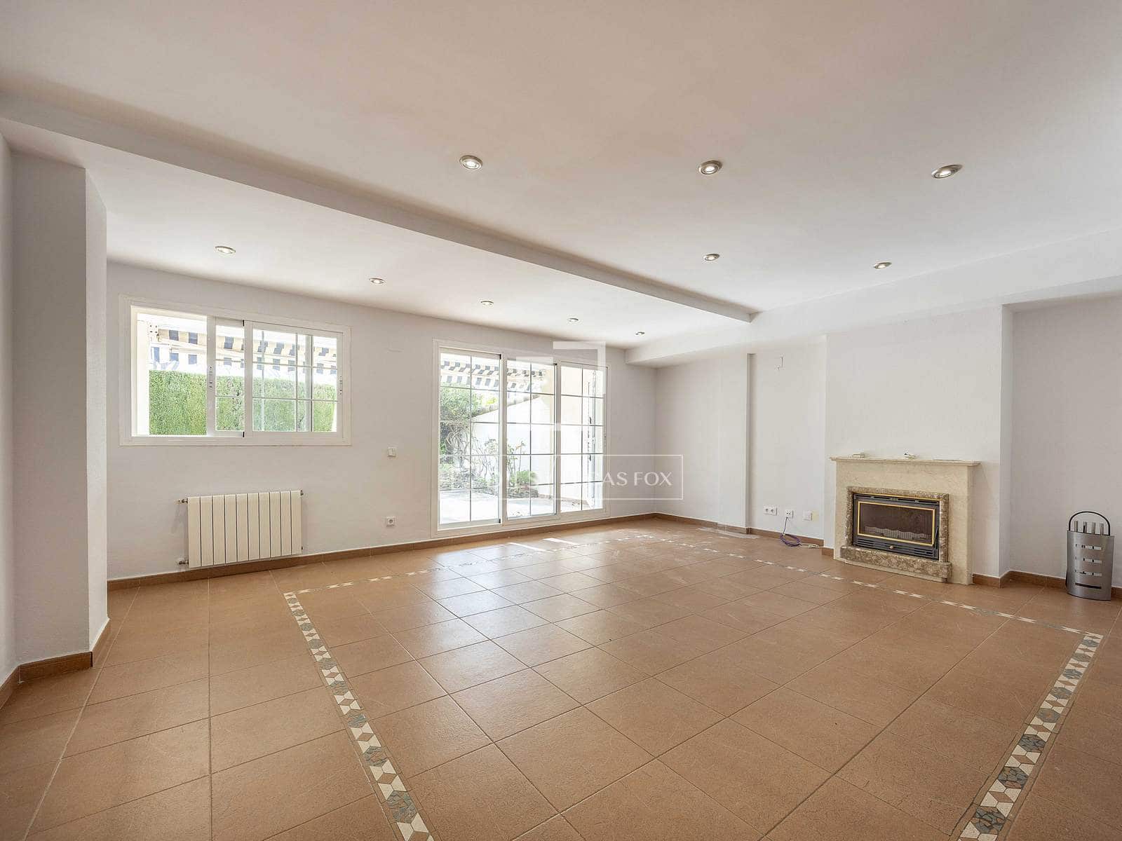 5 bedroom Villa for rent in Betera with pool garage - € 2,800 (Ref: 9543976)