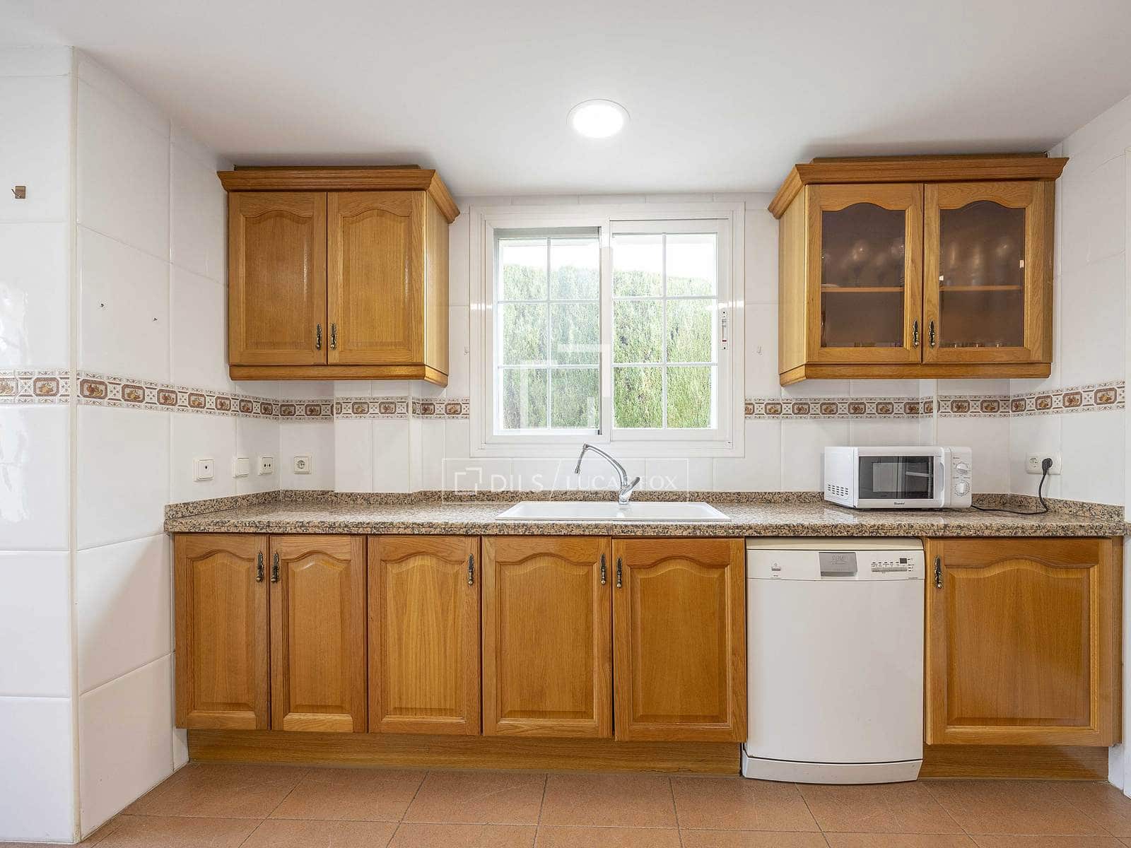 5 bedroom Villa for rent in Betera with pool garage - € 2,800 (Ref: 9543976)