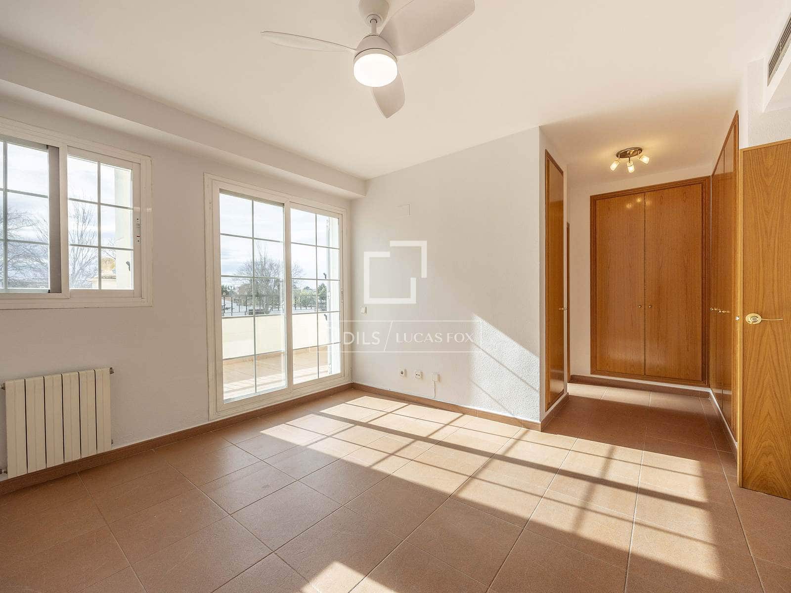 5 bedroom Villa for rent in Betera with pool garage - € 2,800 (Ref: 9543976)