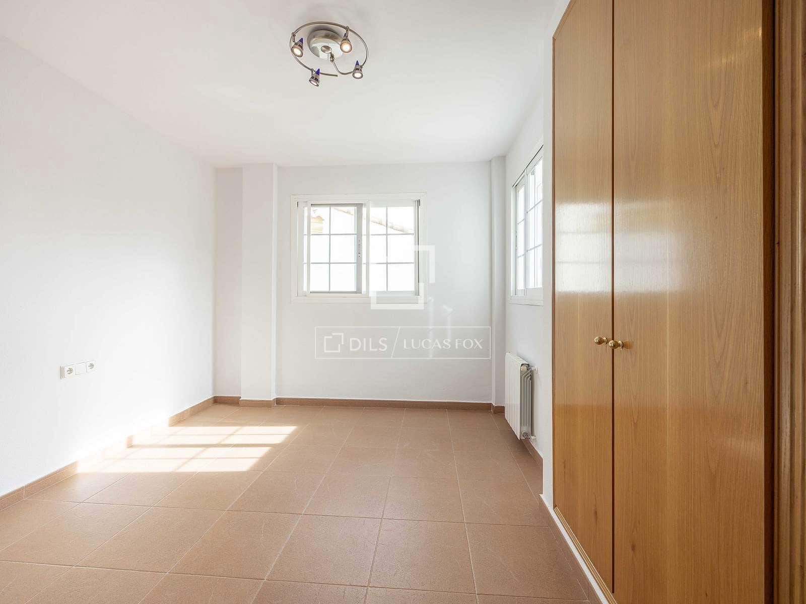 5 bedroom Villa for rent in Betera with pool garage - € 2,800 (Ref: 9543976)