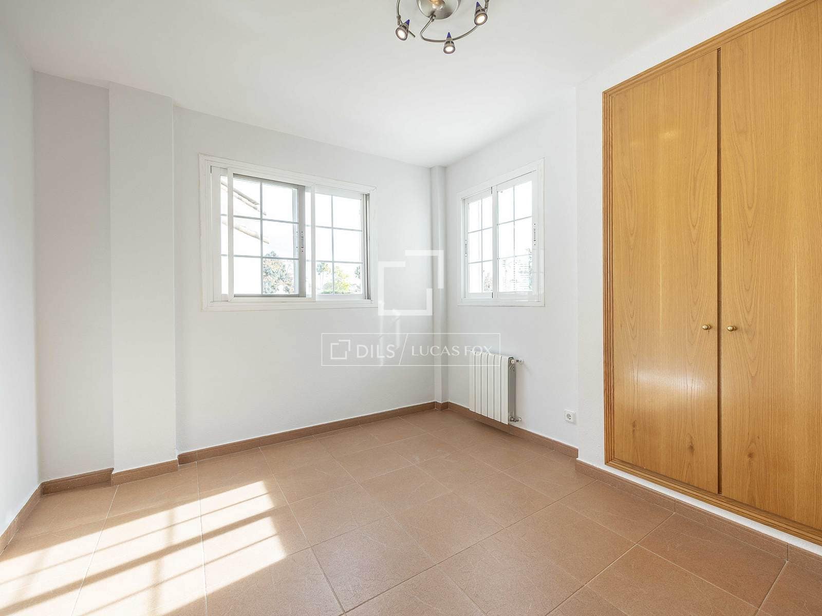 5 bedroom Villa for rent in Betera with pool garage - € 2,800 (Ref: 9543976)