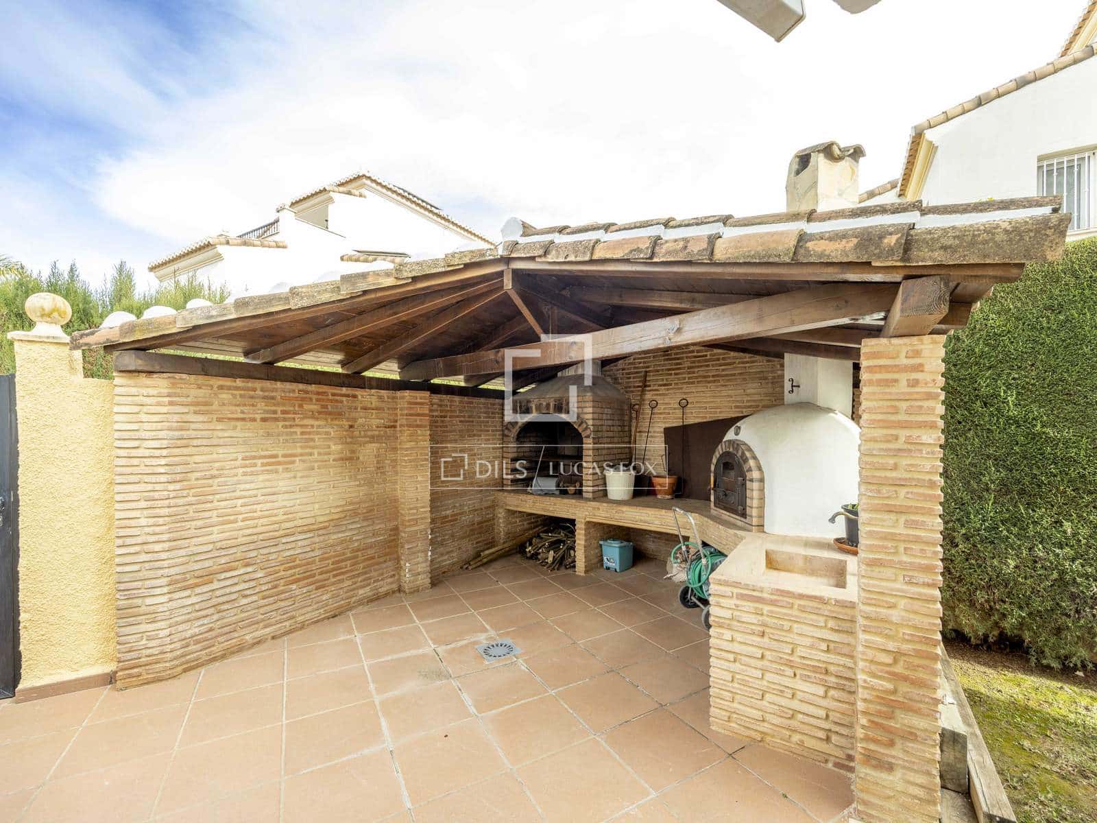 5 bedroom Villa for rent in Betera with pool garage - € 2,800 (Ref: 9543976)