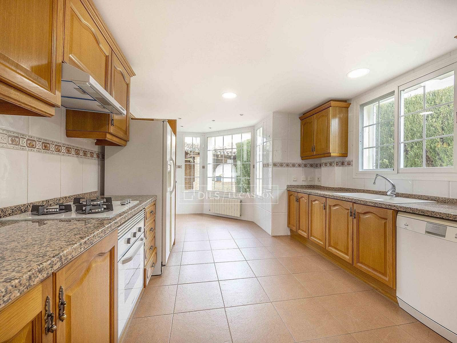 5 bedroom Villa for rent in Betera with pool garage - € 2,800 (Ref: 9543976)