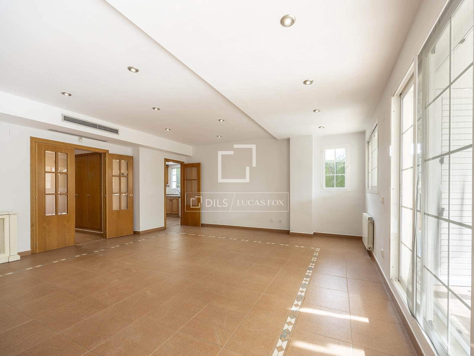 5 bedroom Villa for rent in Betera with pool garage - € 2,800 (Ref: 9543976)