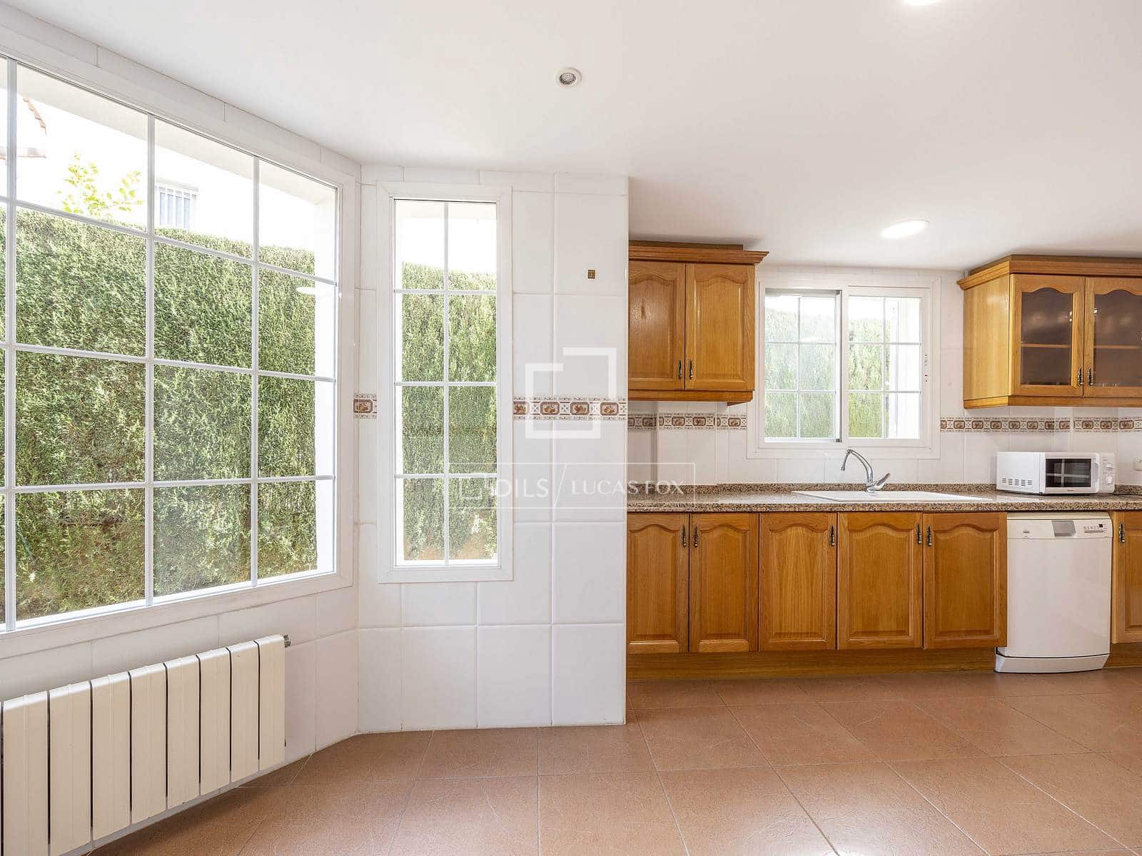 5 bedroom Villa for rent in Betera with pool garage - € 2,800 (Ref: 9543976)