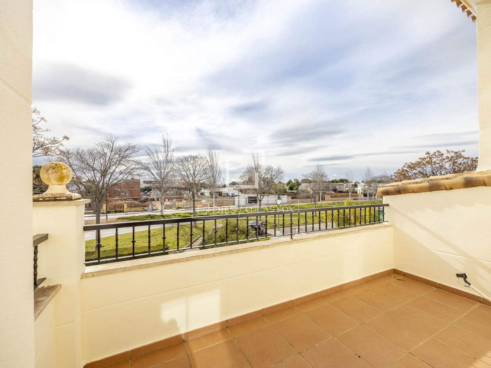 5 bedroom Villa for rent in Betera with pool garage - € 2,800 (Ref: 9543976)