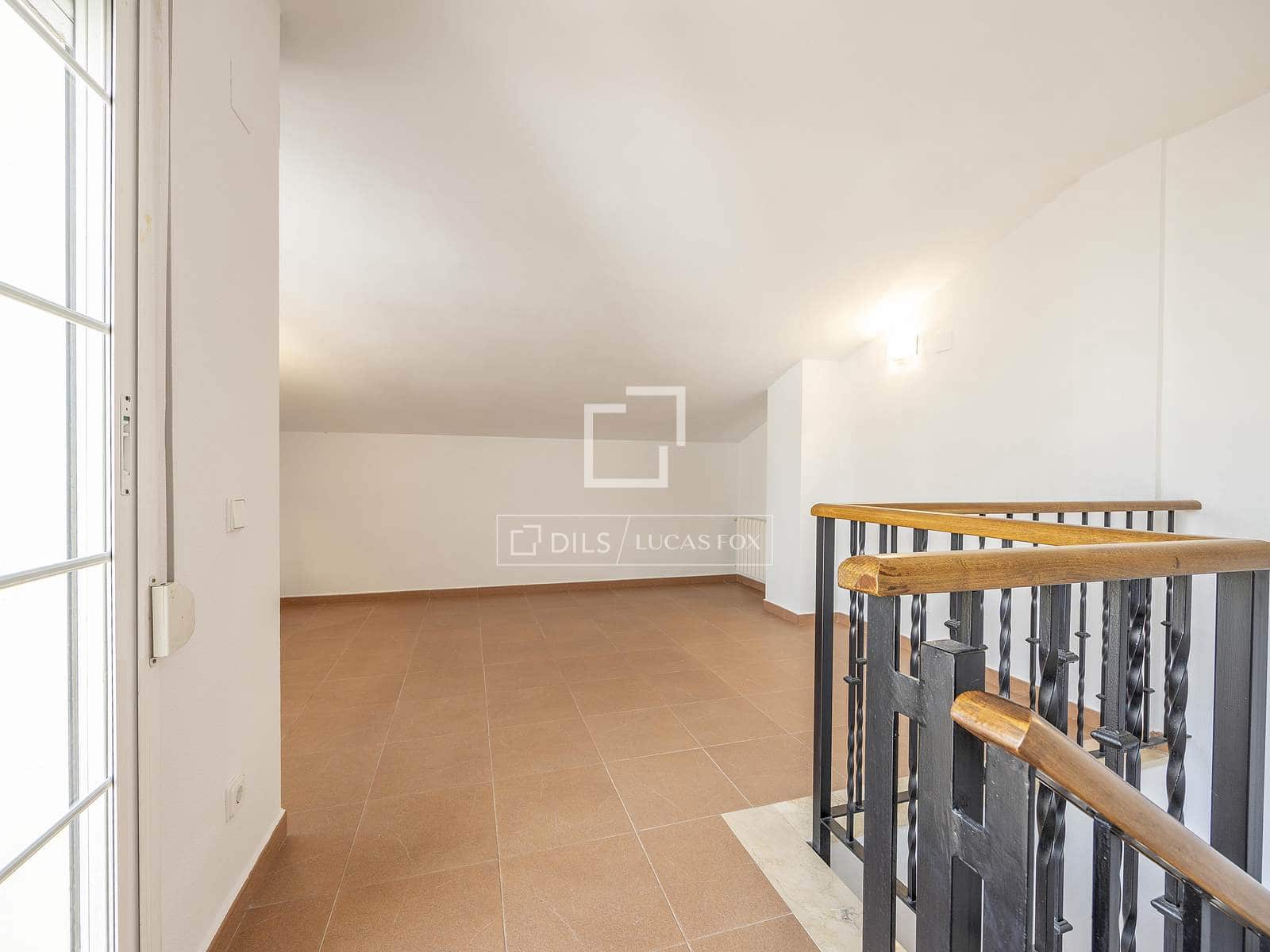 5 bedroom Villa for rent in Betera with pool garage - € 2,800 (Ref: 9543976)